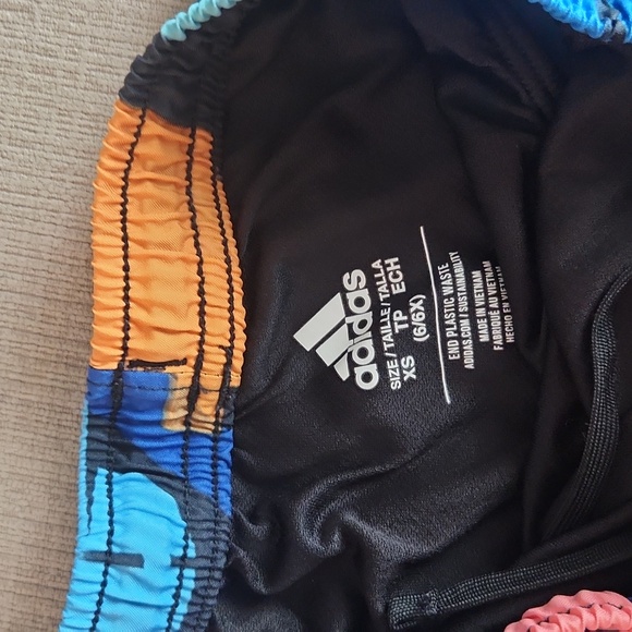 Girls athletic Adidas shorts - like new - Picture 2 of 3